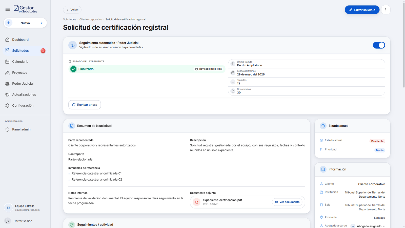 Detalle de una solicitud con seguimiento automático, resumen, documentos y estado